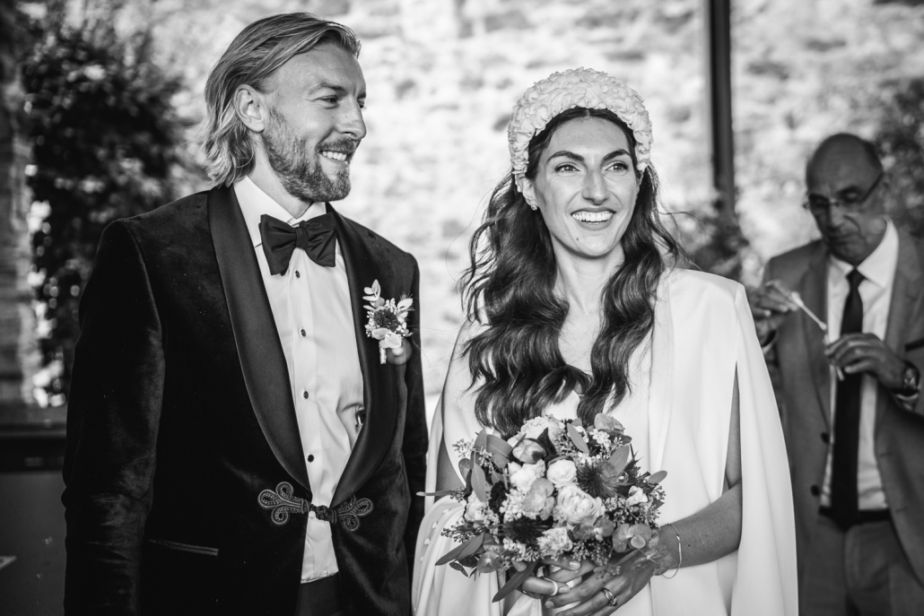Hochzeit in Passau, Veste Oberhaus, Paar mit den Gästen
