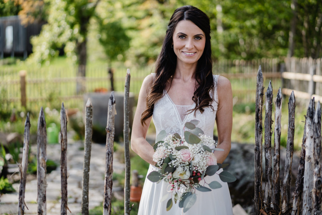 Hochzeit Gutsalm Harlachberg, Paarshooting, Portrait von der Braut