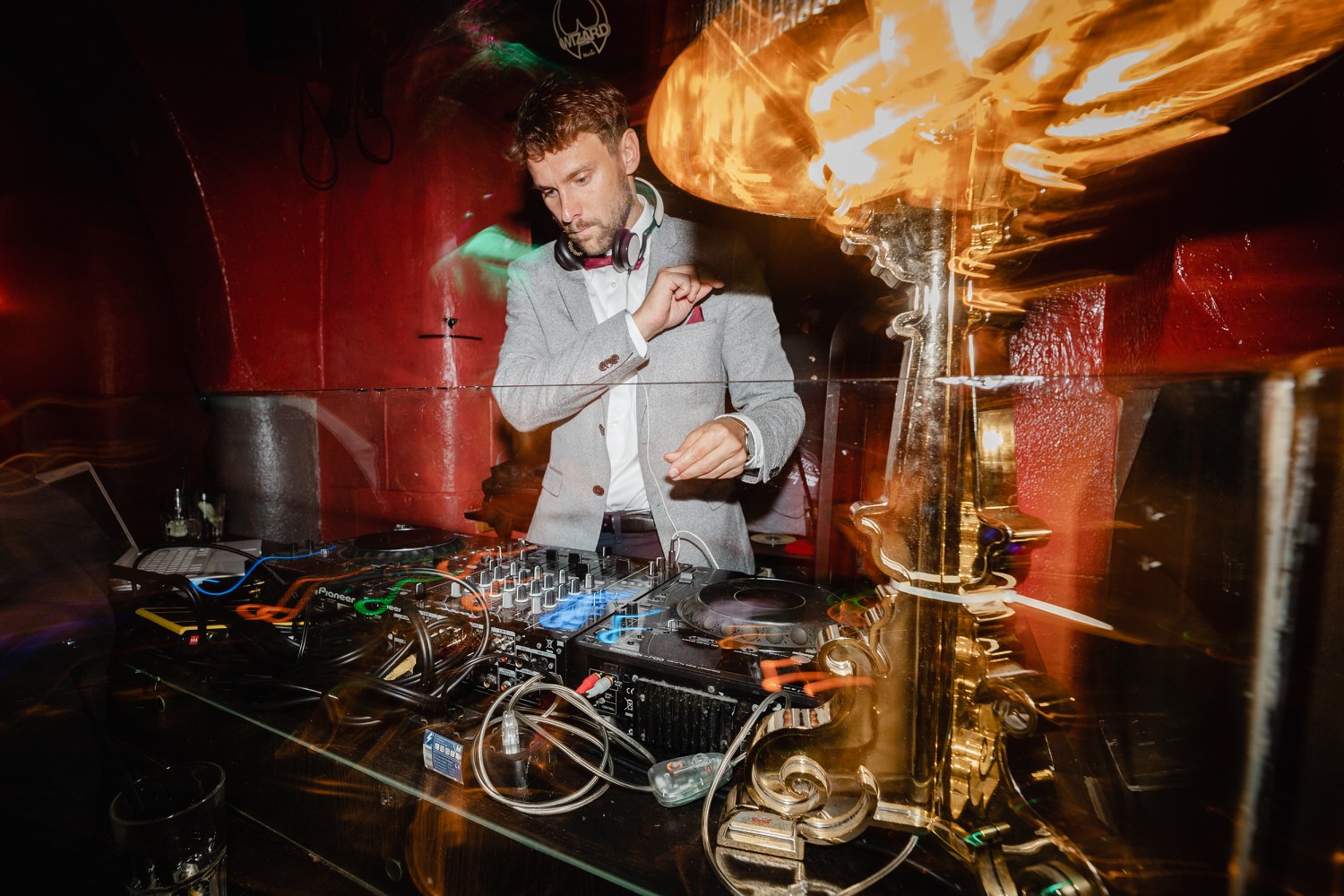 Hochzeitsfeier im Cubana Passau, der DJ bringt die Leute zum Tanzen