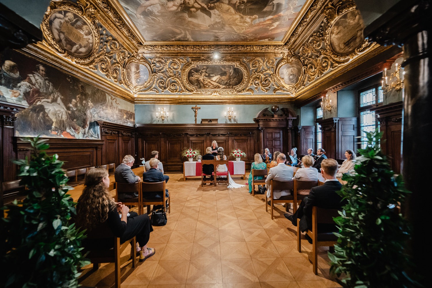 Hochzeit im Standesamt Passau, Gesamtaufnahme des kleinen Rathaussaals Passau