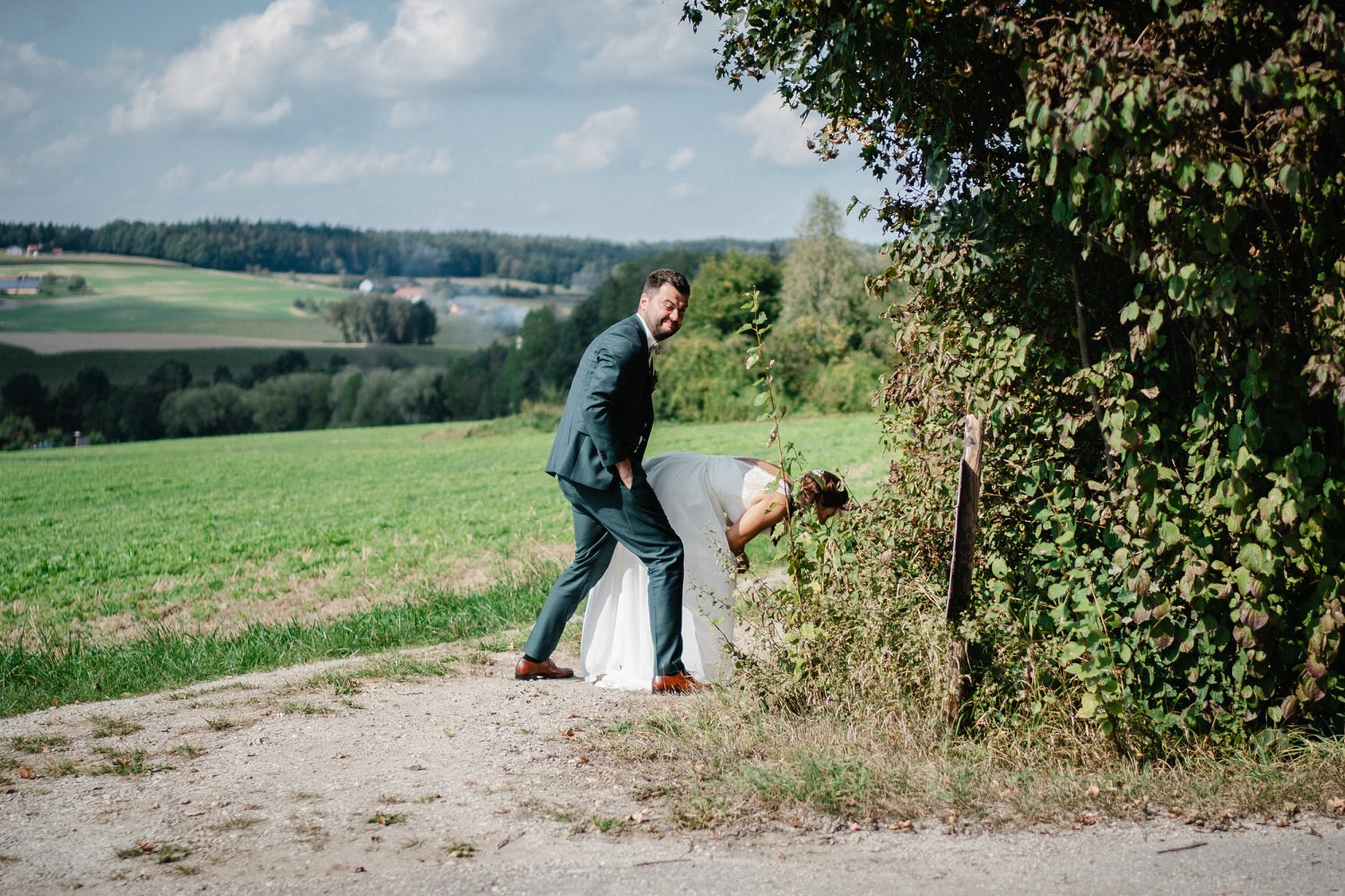 Hochzeit im Hofgut Hafnerleiten, Bad Birnbach, Braut muss mal rechts ran