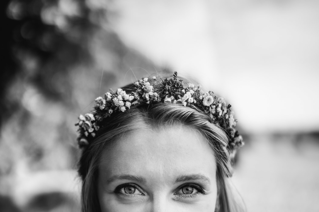 Hochzeit in Fürstenzell, Paarshooting, Braut mit Kranz im Haar